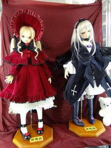 Rating: Safe Score: 0 Tags: 2girls blonde_hair bonnet boots doll dress frills long_hair long_sleeves multiple_dolls multiple_girls shinku silver_hair standing suigintou tagme umbrella User: admin