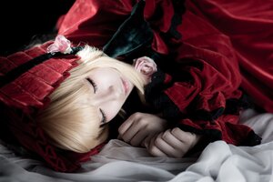 Rating: Safe Score: 0 Tags: 1girl blonde_hair bow closed_eyes dress flower lips long_sleeves lying on_side rose shinku solo User: admin