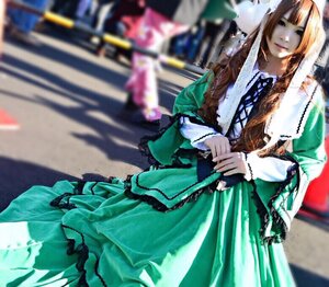 Rating: Safe Score: 0 Tags: 1girl blonde_hair blurry blurry_background blurry_foreground depth_of_field dress frills green_dress long_hair long_sleeves photo solo suiseiseki User: admin