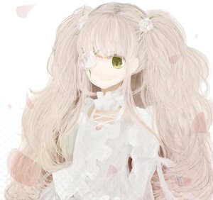 Rating: Safe Score: 0 Tags: 1girl bangs dress eyepatch flower green_eyes hair_flower hair_ornament image kirakishou long_hair looking_at_viewer smile solo striped very_long_hair white_flower User: admin