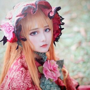 Rating: Safe Score: 0 Tags: 1girl blonde_hair blue_eyes blurry depth_of_field flower hat lips long_hair pink_flower red_rose rose shinku solo User: admin