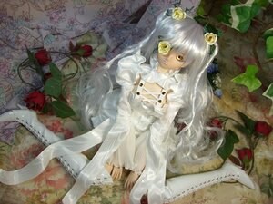 Rating: Safe Score: 0 Tags: 1girl doll dress eyepatch flower kirakishou long_hair rose solo very_long_hair yellow_eyes User: admin