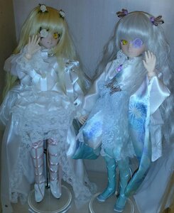 Rating: Safe Score: 0 Tags: 2girls blonde_hair boots doll dress eyepatch flower frills hair_ornament long_hair multiple_dolls multiple_girls rose siblings sisters tagme white_dress yellow_eyes User: admin