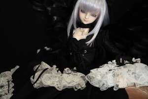 Rating: Safe Score: 0 Tags: 1girl bangs black_dress blunt_bangs closed_mouth doll dress flower frilled_dress frills long_hair long_sleeves rose sitting solo suigintou white_flower white_hair white_rose User: admin