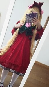 Rating: Safe Score: 0 Tags: 1girl blonde_hair bonnet dress frills hat long_hair mirror shinku solo standing very_long_hair white_legwear User: admin