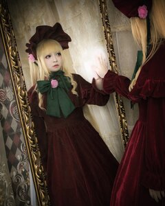 Rating: Safe Score: 0 Tags: 1girl blonde_hair blue_eyes bonnet bow checkered checkered_floor curtains dress flower hat lips long_hair long_sleeves mirror pink_flower pink_rose red_dress reflection rose shinku solo User: admin