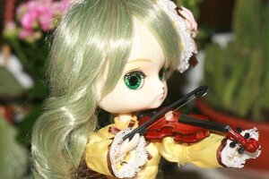 Rating: Safe Score: 0 Tags: 1girl blurry blurry_background blurry_foreground bow_(instrument) depth_of_field doll flower green_eyes green_hair guitar instrument kanaria long_hair musical_note photo playing_instrument plectrum solo upper_body violin User: admin