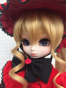 Rating: Safe Score: 0 Tags: 1girl bangs blonde_hair blue_eyes bonnet bow closed_mouth doll eyelashes flower lips long_hair looking_at_viewer pink_rose portrait red_flower red_rose rose shinku solo twintails User: admin