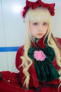 Rating: Safe Score: 0 Tags: 1girl bangs blonde_hair blue_eyes bow closed_mouth flower lips long_hair looking_at_viewer photo rose shinku solo traditional_media User: admin