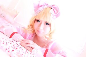 Rating: Safe Score: 0 Tags: 1girl bangs blonde_hair bow hair_bow hinaichigo petals smile solo User: admin