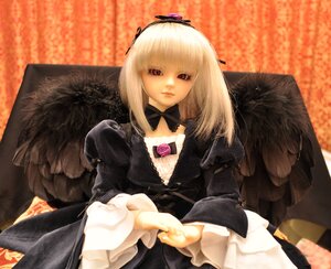 Rating: Safe Score: 0 Tags: 1girl black_dress black_wings blonde_hair choker doll dress feathered_wings feathers frills gothic_lolita lolita_fashion long_hair long_sleeves red_eyes ribbon rose solo suigintou wings User: admin