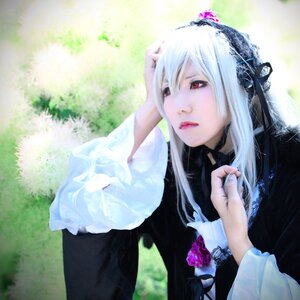 Rating: Safe Score: 0 Tags: 1girl black_dress closed_mouth doll_joints dress flower hairband lips long_hair long_sleeves red_eyes solo suigintou upper_body User: admin