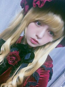 Rating: Safe Score: 0 Tags: 1girl bangs blonde_hair flower hat lips long_hair looking_at_viewer pink_rose red_flower red_rose rose shinku solo User: admin