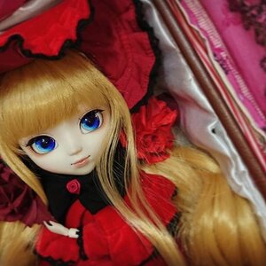 Rating: Safe Score: 0 Tags: 1girl bangs blonde_hair blue_eyes blurry blurry_foreground bow depth_of_field doll dress flower lips long_hair long_sleeves looking_at_viewer photo red_dress red_flower red_rose rose shinku solo User: admin