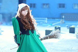 Rating: Safe Score: 0 Tags: 1girl blonde_hair blue_eyes blurry brown_hair building city depth_of_field dress green_dress long_hair outdoors solo standing suiseiseki User: admin