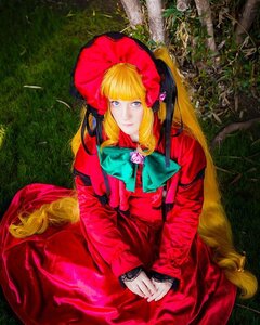 Rating: Safe Score: 0 Tags: 1girl blonde_hair blue_eyes bonnet bow dress flower lips long_hair long_sleeves looking_at_viewer red_dress rose shinku sitting solo traditional_media User: admin