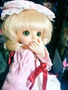 Rating: Safe Score: 0 Tags: 1girl bangs blonde_hair blurry coat depth_of_field doll fur fur_trim green_eyes hinaichigo long_sleeves looking_at_viewer short_hair solo upper_body User: admin