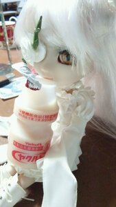 Rating: Safe Score: 0 Tags: 1girl blurry doll kirakishou photo red_eyes solo white_hair User: admin