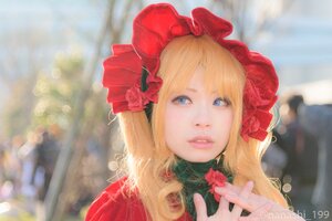 Rating: Safe Score: 0 Tags: 1girl blonde_hair blue_eyes blurry blurry_background bonnet depth_of_field flower lips long_hair looking_at_viewer parted_lips red_flower red_rose rose shinku solo User: admin