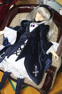 Rating: Safe Score: 0 Tags: 1girl 3d doll dress frilled_sleeves frills long_hair long_sleeves looking_at_viewer photo rose silver_hair solo suigintou wings User: admin