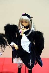 Rating: Safe Score: 0 Tags: 1boy 1girl doll dress frills long_hair long_sleeves solo suigintou white_hair User: admin