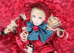 Rating: Safe Score: 0 Tags: 1girl blonde_hair blue_eyes bonnet bow dress drill_hair flower long_hair looking_at_viewer lying red_flower red_rose rose shinku solo User: admin