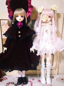 Rating: Safe Score: 0 Tags: 2girls bangs blonde_hair blue_eyes blunt_bangs boots doll dress flower long_hair multiple_dolls multiple_girls pink_flower rose standing tagme umbrella User: admin