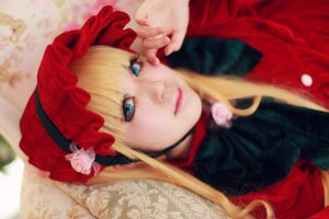 Rating: Safe Score: 0 Tags: 1girl bangs blonde_hair blue_eyes blurry blurry_background blurry_foreground bonnet closed_mouth depth_of_field flower lips long_hair looking_at_viewer realistic rose shinku solo User: admin