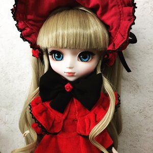 Rating: Safe Score: 0 Tags: 1girl bangs blonde_hair blue_eyes bonnet bow bowtie doll dress flower lips long_hair long_sleeves looking_at_viewer red_flower red_rose rose shinku simple_background solo upper_body User: admin