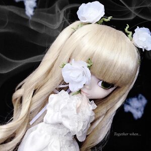 Rating: Safe Score: 0 Tags: 1girl bangs black_background blonde_hair blunt_bangs doll flower green_eyes kirakishou long_hair looking_at_viewer rose solo upper_body white_dress white_flower white_hair white_rose User: admin