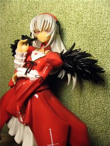 Rating: Safe Score: 0 Tags: 1girl black_wings doll dress feathers frills hairband juliet_sleeves long_hair long_sleeves looking_at_viewer pink_eyes puffy_sleeves red_dress rose solo suigintou wings User: admin