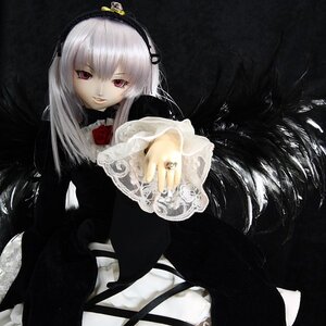 Rating: Safe Score: 0 Tags: 1girl black_background doll doll_joints dress flower hairband joints long_hair long_sleeves looking_at_viewer outstretched_arm outstretched_hand pink_eyes red_eyes rose silver_hair solo suigintou upper_body wings User: admin