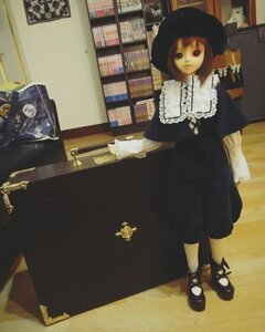 Rating: Safe Score: 0 Tags: 1girl bangs black_dress capelet doll dress expressionless indoors long_sleeves looking_at_viewer red_eyes shoes short_hair solo souseiseki standing User: admin