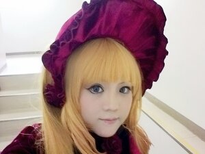 Rating: Safe Score: 0 Tags: 1girl bangs blonde_hair blue_eyes bonnet closed_mouth eyelashes hat lips long_hair looking_at_viewer portrait shinku smile solo User: admin