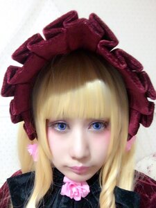 Rating: Safe Score: 0 Tags: 1girl bangs blonde_hair blue_eyes bow closed_mouth flower lips long_hair looking_at_viewer pink_flower pink_rose portrait rose shinku smile solo User: admin