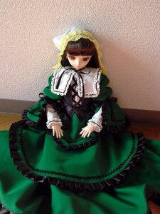 Rating: Safe Score: 0 Tags: 1girl bangs blunt_bangs brown_hair capelet doll dress frills green_dress lolita_fashion long_hair long_sleeves looking_at_viewer red_eyes solo suiseiseki User: admin