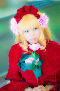 Rating: Safe Score: 0 Tags: 1girl bangs blonde_hair blue_eyes blurry bonnet dress flower frills lips long_hair looking_at_viewer photo red_capelet red_dress rose shinku solo upper_body User: admin