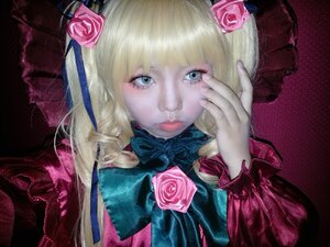 Rating: Safe Score: 0 Tags: 1girl blonde_hair blue_eyes bow flower lips long_hair pink_flower pink_rose ribbon rose shinku solo User: admin