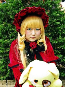 Rating: Safe Score: 0 Tags: 1girl bangs blonde_hair blue_eyes bonnet bow bush flower lips long_hair looking_at_viewer outdoors pink_rose red_capelet red_flower red_rose rose shinku solo traditional_media User: admin