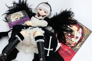 Rating: Safe Score: 0 Tags: black_hair blurry blurry_background blurry_foreground depth_of_field doll dress lolita_hairband long_sleeves motion_blur photo sitting solo suigintou white_hair wings User: admin