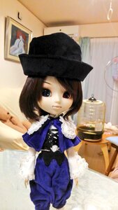 Rating: Safe Score: 0 Tags: 1girl bangs blue_dress blue_eyes brown_hair doll dress hat indoors jewelry looking_at_viewer solo souseiseki swept_bangs User: admin