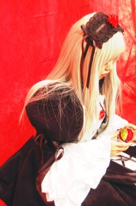 Rating: Safe Score: 0 Tags: 1girl apple blonde_hair dress flower fruit hair_ornament holding holding_fruit lips long_hair long_sleeves profile red_background red_theme solo suigintou User: admin
