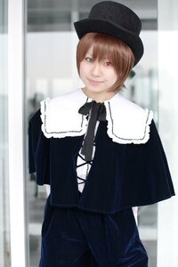 Rating: Safe Score: 0 Tags: 1girl black_neckwear blurry blurry_background bow brown_hair capelet closed_mouth depth_of_field hat heterochromia long_sleeves looking_at_viewer railing red_eyes smile solo souseiseki standing top_hat User: admin