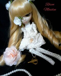 Rating: Safe Score: 0 Tags: 1girl bangs black_background blonde_hair boots doll dress flower hair_ornament kirakishou lace long_hair sitting solo very_long_hair white_dress User: admin