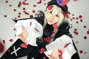 Rating: Safe Score: 0 Tags: 1boy blurry blurry_background blurry_foreground depth_of_field dress flower looking_at_viewer motion_blur petals photo pov pov_hands red_eyes smile solo suigintou User: admin
