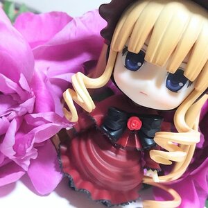 Rating: Safe Score: 0 Tags: 1girl bangs blonde_hair blue_eyes blunt_bangs bow bowtie doll dress drill_hair frills hat long_hair long_sleeves looking_at_viewer red_dress rose shinku sidelocks solo User: admin