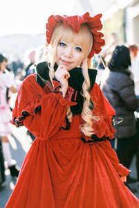 Rating: Safe Score: 0 Tags: 1girl blonde_hair blue_eyes blurry blurry_background blurry_foreground bonnet depth_of_field dress frills long_hair long_sleeves looking_at_viewer photo red_dress shinku smile solo User: admin