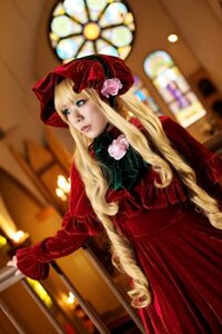 Rating: Safe Score: 0 Tags: 1girl blonde_hair blue_eyes blurry blurry_background bonnet depth_of_field dress flower indoors lips long_hair long_sleeves photo red_dress rose shinku solo User: admin