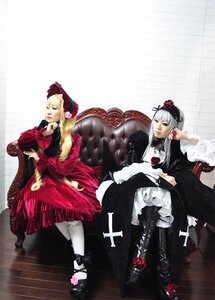 Rating: Safe Score: 0 Tags: 2girls blonde_hair blue_eyes bow dress flower hat long_hair multiple_cosplay multiple_girls red_dress rose shinku silver_hair sitting tagme User: admin