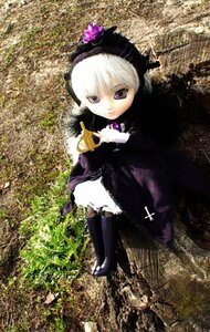 Rating: Safe Score: 0 Tags: 1girl boots doll dress frills full_body hat long_hair long_sleeves looking_at_viewer purple_eyes sitting solo suigintou white_hair User: admin
